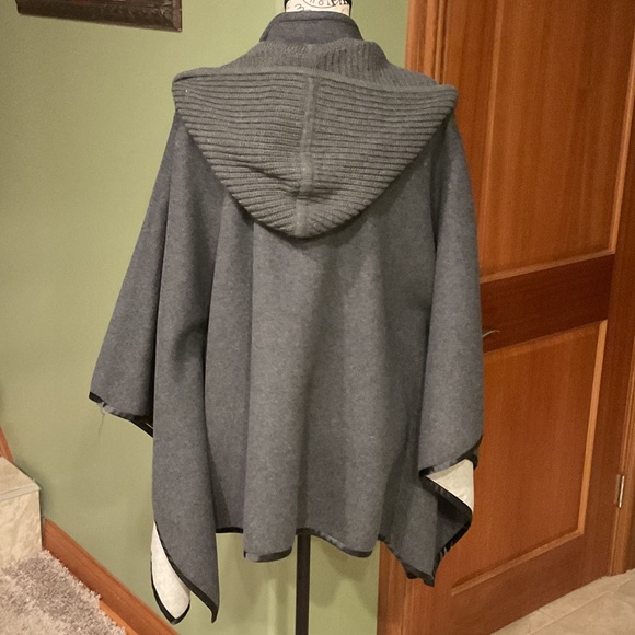 Lands' End Charcoal Cape with Zipper and Hood, Sz XS/S - Picture 3 of 8